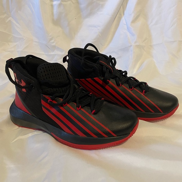 Under Armour Black and Red Basketball Shoes
Free Shipping - Picture 3 of 6